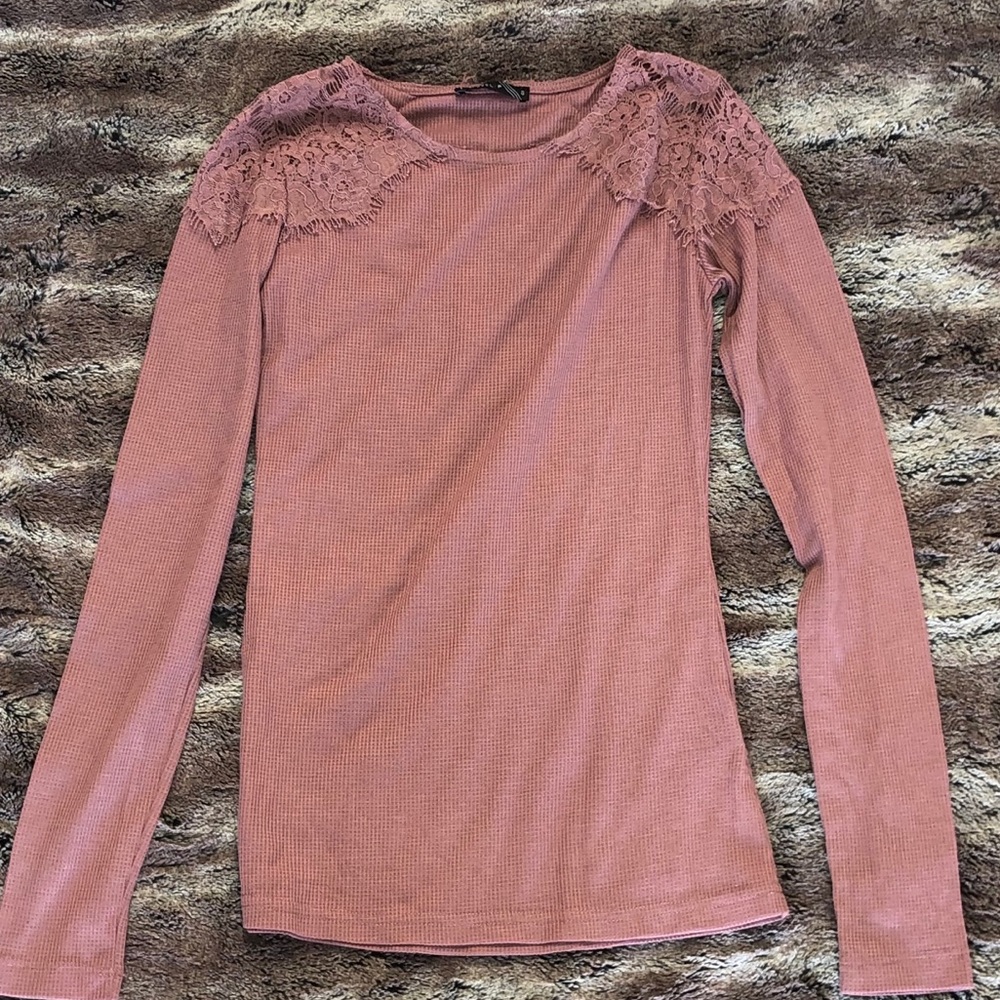 BNWOT LACE DETAIL TOP
